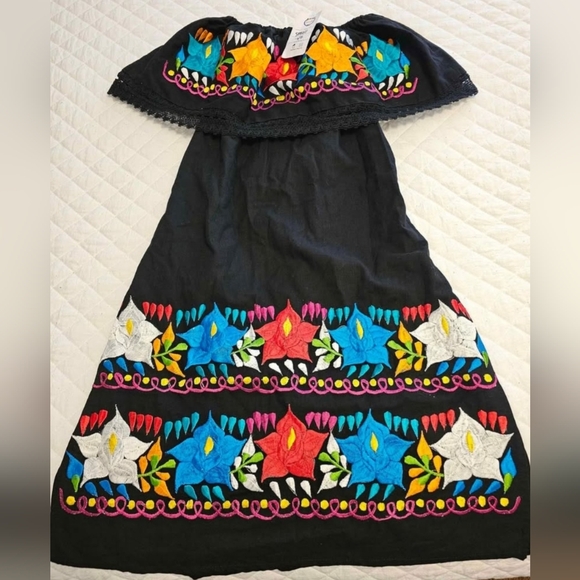 Dresses & Skirts - Mexican Artesanal Off Shoulders Dress